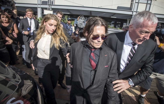 Kasus penyelundupan, Johnny Depp & istri di sidang di Australia