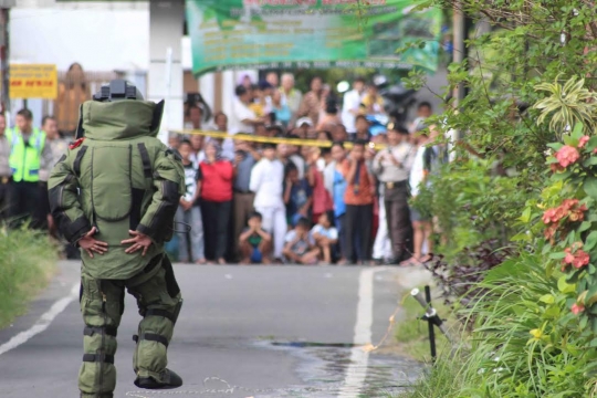 Tim Jihandak ledakan benda misterius yang diduga bom di Malang
