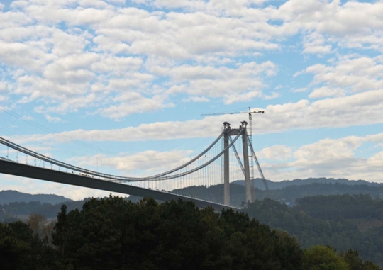 Melihat kemegahan jembatan tertinggi dan terpanjang di Asia