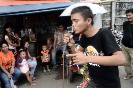 Uniknya karaoke keliling yang jadi primadona warga Depok