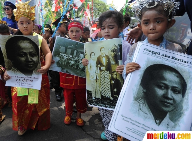 Foto : Keceriaan anak-anak jalanan berpakaian adat rayakan 