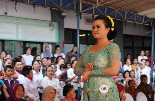 Peragaan busana semarakkan Hari Kartini di Rutan Pondok Bambu