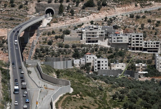 Tembok perbatasan Israel terus caplok wilayah Tepi Barat