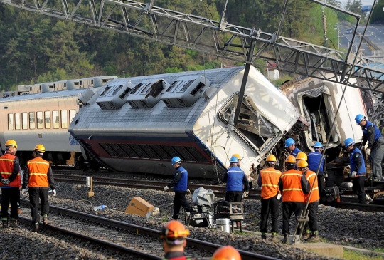 Kereta penumpang tergelincir hebat di Korea Selatan