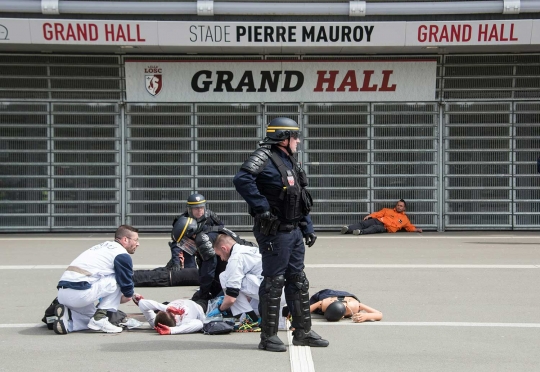 Aksi kepolisian Prancis latihan anti teror jelang EURO 2016