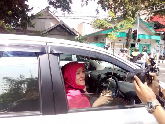 Aksi anak Punk yang peduli lingkungan di Hari Bumi Sedunia