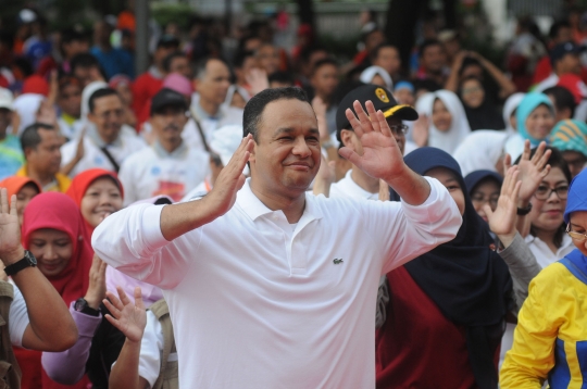 Keseruan Anies Baswedan senam aerobik saat peringatan Hardiknas