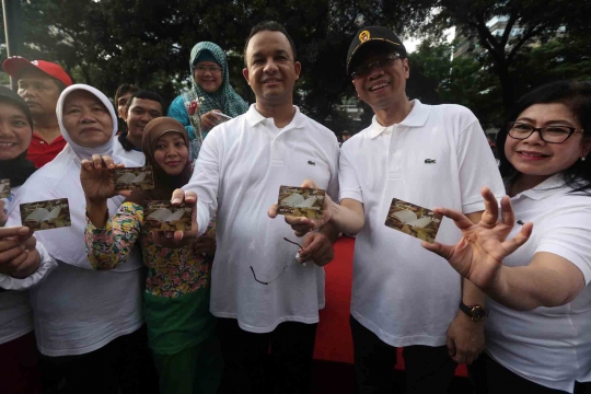 Keseruan Anies Baswedan senam aerobik saat peringatan Hardiknas