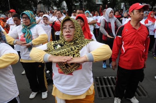 Keseruan Anies Baswedan senam aerobik saat peringatan Hardiknas