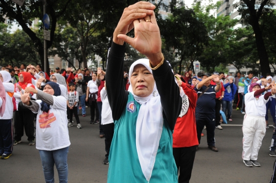 Keseruan Anies Baswedan senam aerobik saat peringatan Hardiknas