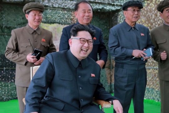 Ini aksi rudal balistik Korea Utara meluncur dari bawah laut