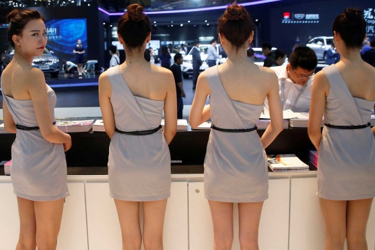 SPG seksi panaskan aura Pameran Auto China 2016