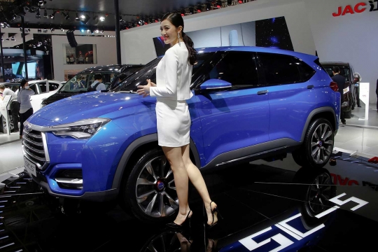 SPG seksi panaskan aura Pameran Auto China 2016