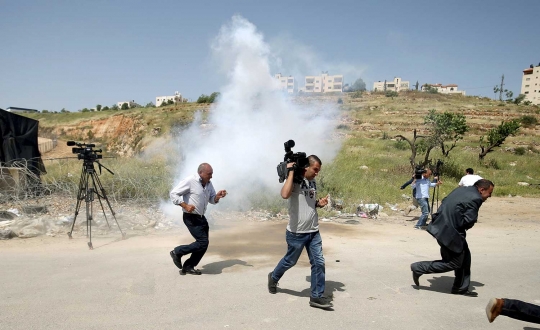 Liput aksi protes, jurnalis Palestina jadi sasaran pasukan Israel