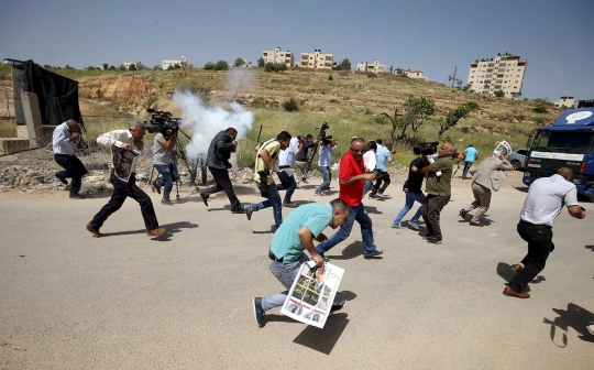 Liput aksi protes, jurnalis Palestina jadi sasaran pasukan Israel