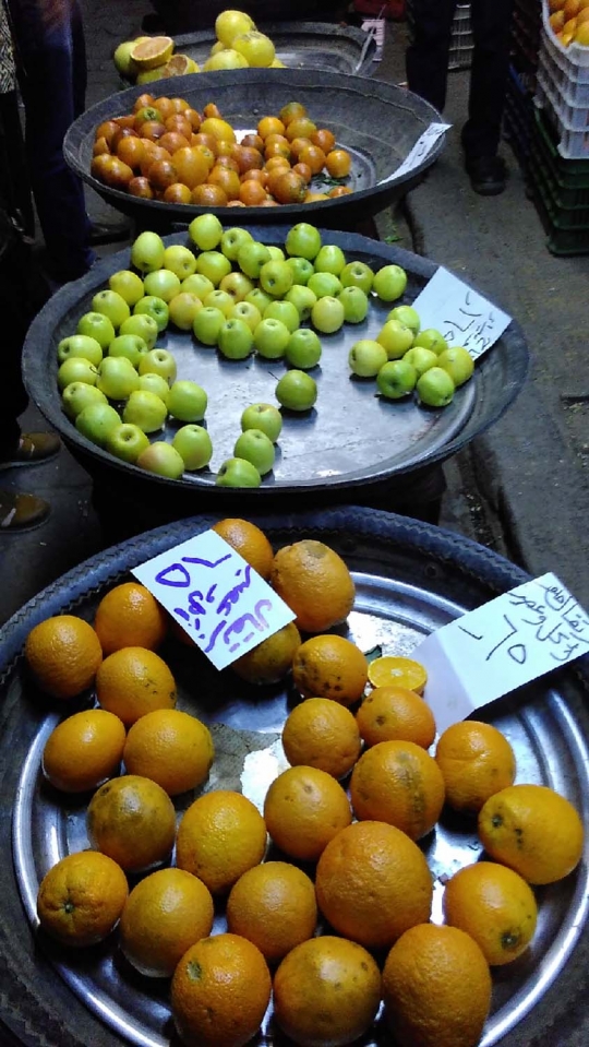 Menikmati suasana malam di pasar tradisional Suriah