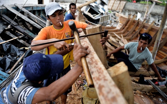 Mengintip pembuatan kapal tradisional nelayan Teluk Jakarta