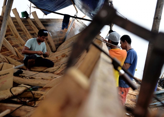 Mengintip pembuatan kapal tradisional nelayan Teluk Jakarta