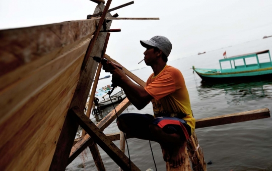 Mengintip pembuatan kapal tradisional nelayan Teluk Jakarta