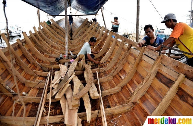 Foto Mengintip pembuatan kapal tradisional nelayan Teluk 