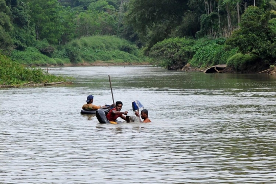 Kisah penambang batu permata di Sungai Hitam