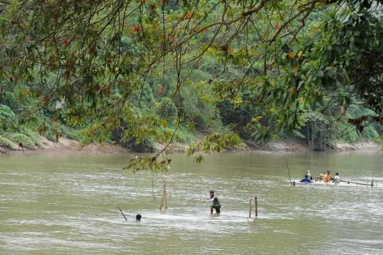 Kisah penambang batu permata di Sungai Hitam