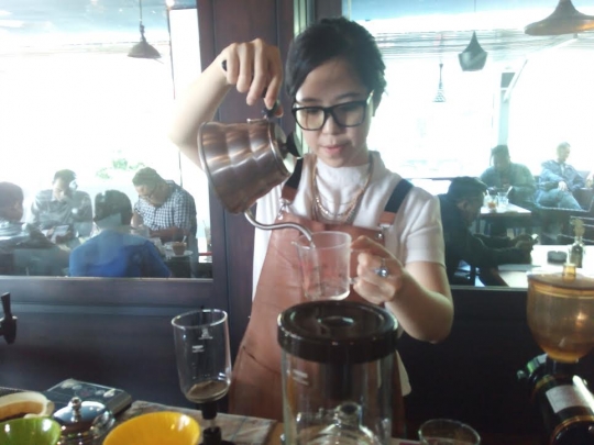 Melihat aksi Evani, Barista handal se-Asia sajikan kopi racikan