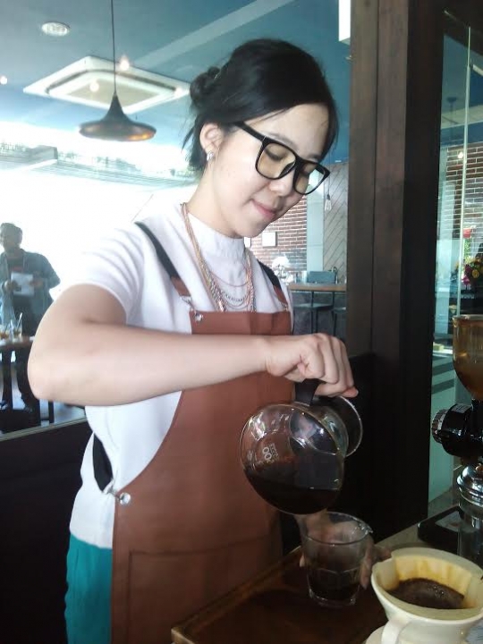 Melihat aksi Evani, Barista handal se-Asia sajikan kopi racikan