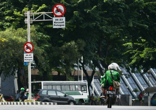 Persiapan Jalan Sudirman jelang larangan lintas sepeda motor