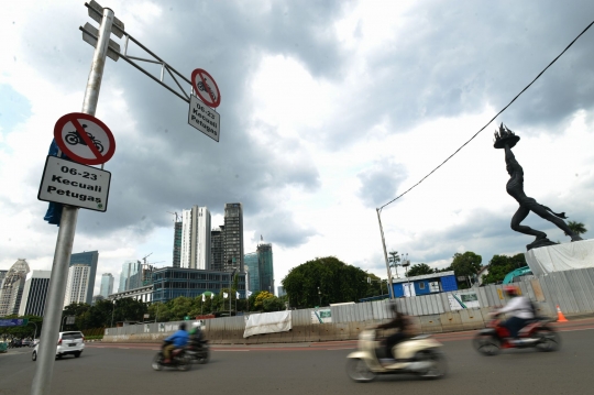 Persiapan Jalan Sudirman jelang larangan lintas sepeda motor