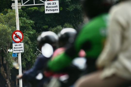 Persiapan Jalan Sudirman jelang larangan lintas sepeda motor