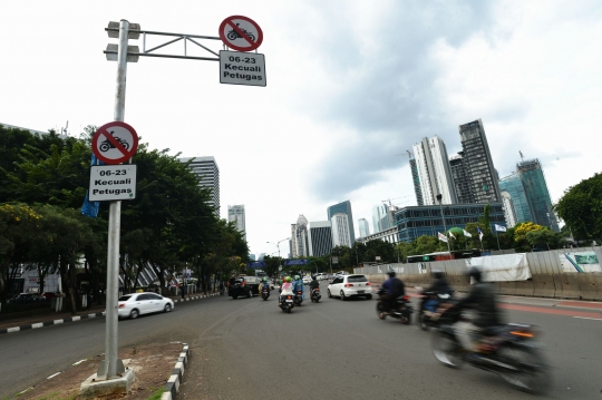 Persiapan Jalan Sudirman jelang larangan lintas sepeda motor