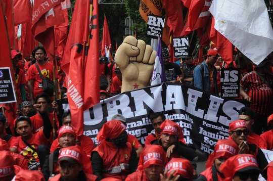 Melihat peringatan May Day di negara-negara dunia