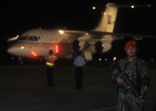 Suasana 10 WNI yang dibebaskan Abu Sayyaf tiba di Lanud Halim