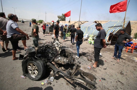 Tiga ledakan dahsyat bom mobil tewaskan 14 orang di Irak