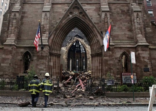 Gereja bersejarah berusia ratusan tahun di New York ludes terbakar