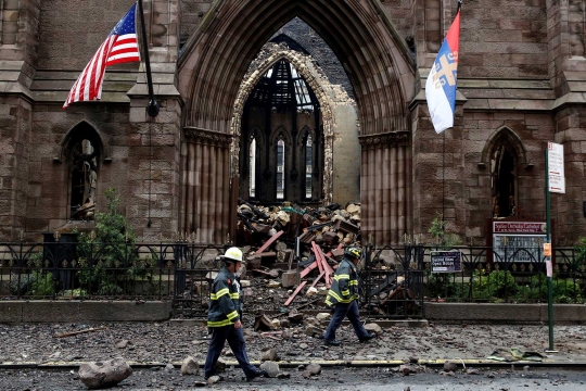 Gereja bersejarah berusia ratusan tahun di New York ludes terbakar