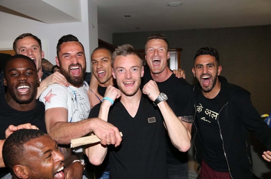 Euforia pemain Leicester City pesta juara di rumah Jamie Vardy