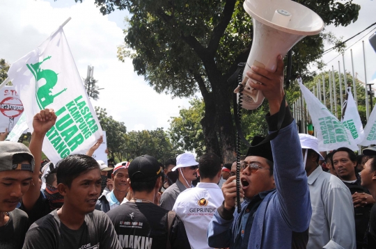 Ratusan warga Luar Batang geruduk Balai Kota tuntut Ahok mundur