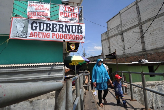 Warga Luar Batang pasang spanduk tolak penggusuran