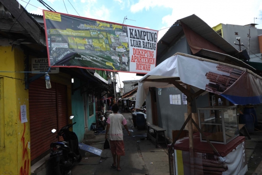 Warga Luar Batang pasang spanduk tolak penggusuran