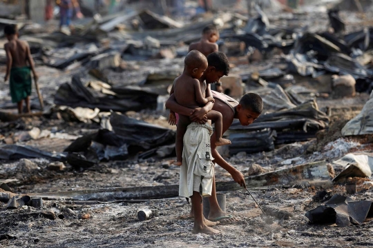Nestapa ribuan muslim Rohingya kamp pengungsiannya ludes terbakar