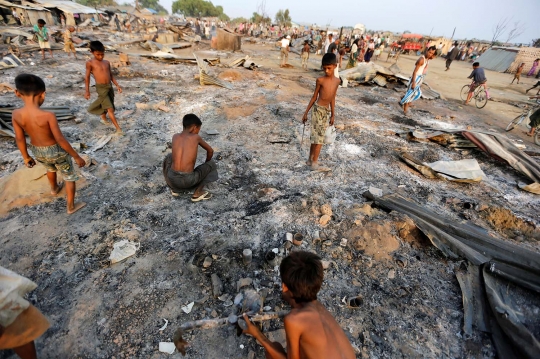 Nestapa ribuan muslim Rohingya kamp pengungsiannya ludes terbakar