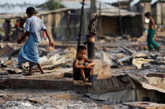 Nestapa ribuan muslim Rohingya kamp pengungsiannya ludes terbakar