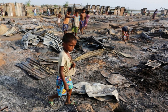 Nestapa ribuan muslim Rohingya kamp pengungsiannya ludes terbakar