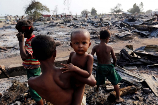 Nestapa ribuan muslim Rohingya kamp pengungsiannya ludes terbakar