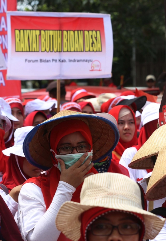 Aksi ribuan bidan desa geruduk Kemenkes tuntut diangkat jadi PNS