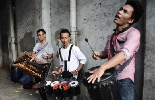 Potret perjuangan pengamen bertahan hidup melawan kerasnya Jakarta