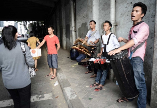 Potret perjuangan pengamen bertahan hidup melawan kerasnya Jakarta