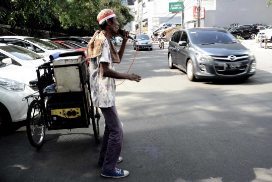 Potret perjuangan pengamen bertahan hidup melawan kerasnya Jakarta